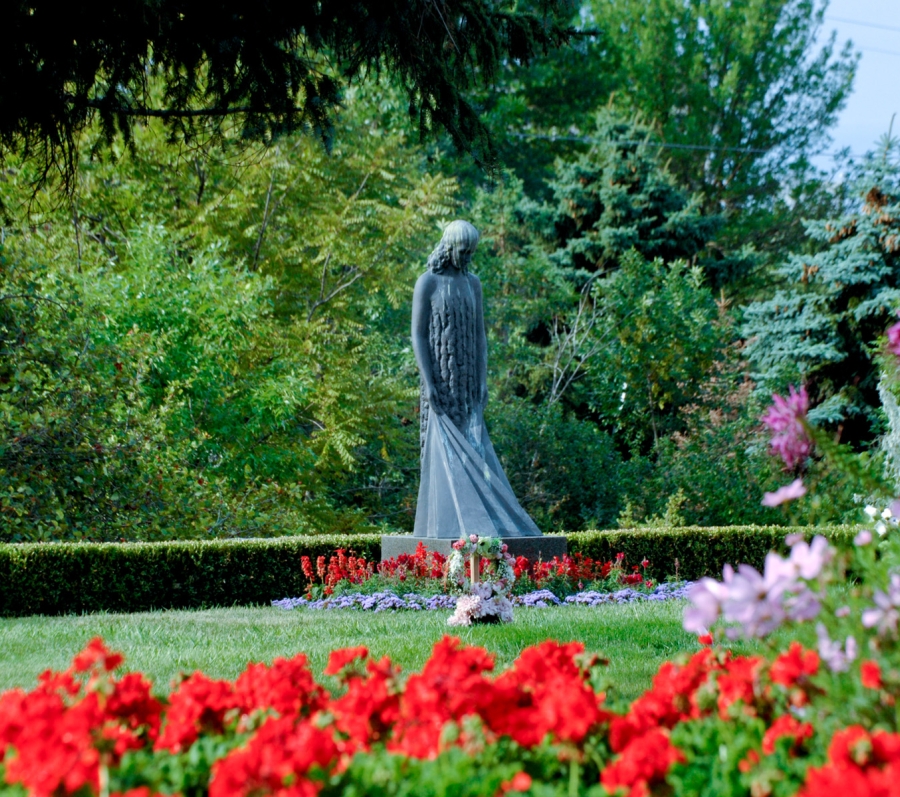 statue at Beechwood Cemetery with flowers