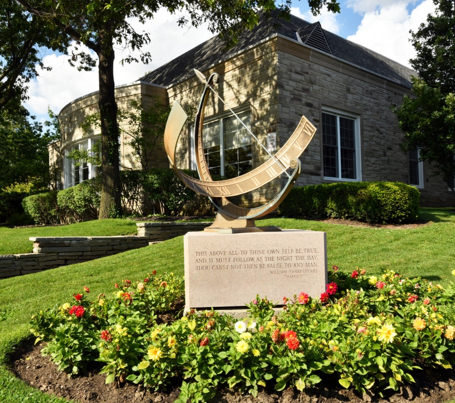 statue with Shakespeare quote