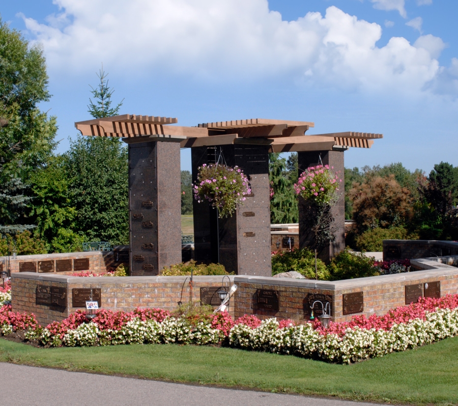 memorial wall at Thornton Cemetery